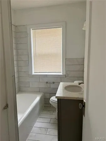 $1,595 | 7355 Lindell Boulevard, Unit 302, University City, MO 63130