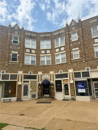 $1,595 | 7355 Lindell Boulevard, Unit 302, University City, MO 63130