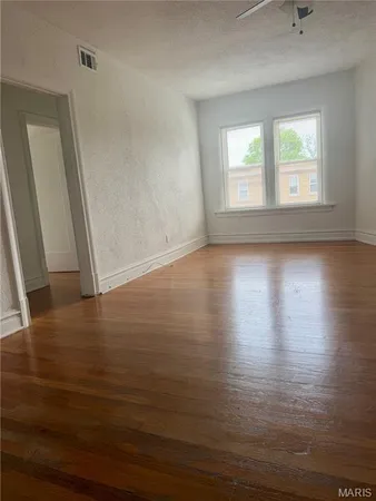 $1,595 | 7355 Lindell Boulevard, Unit 302, University City, MO 63130