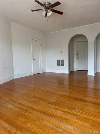 $1,595 | 7355 Lindell Boulevard, Unit 302, University City, MO 63130