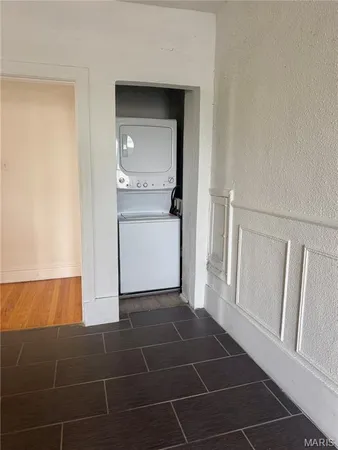 $1,595 | 7355 Lindell Boulevard, Unit 302, University City, MO 63130