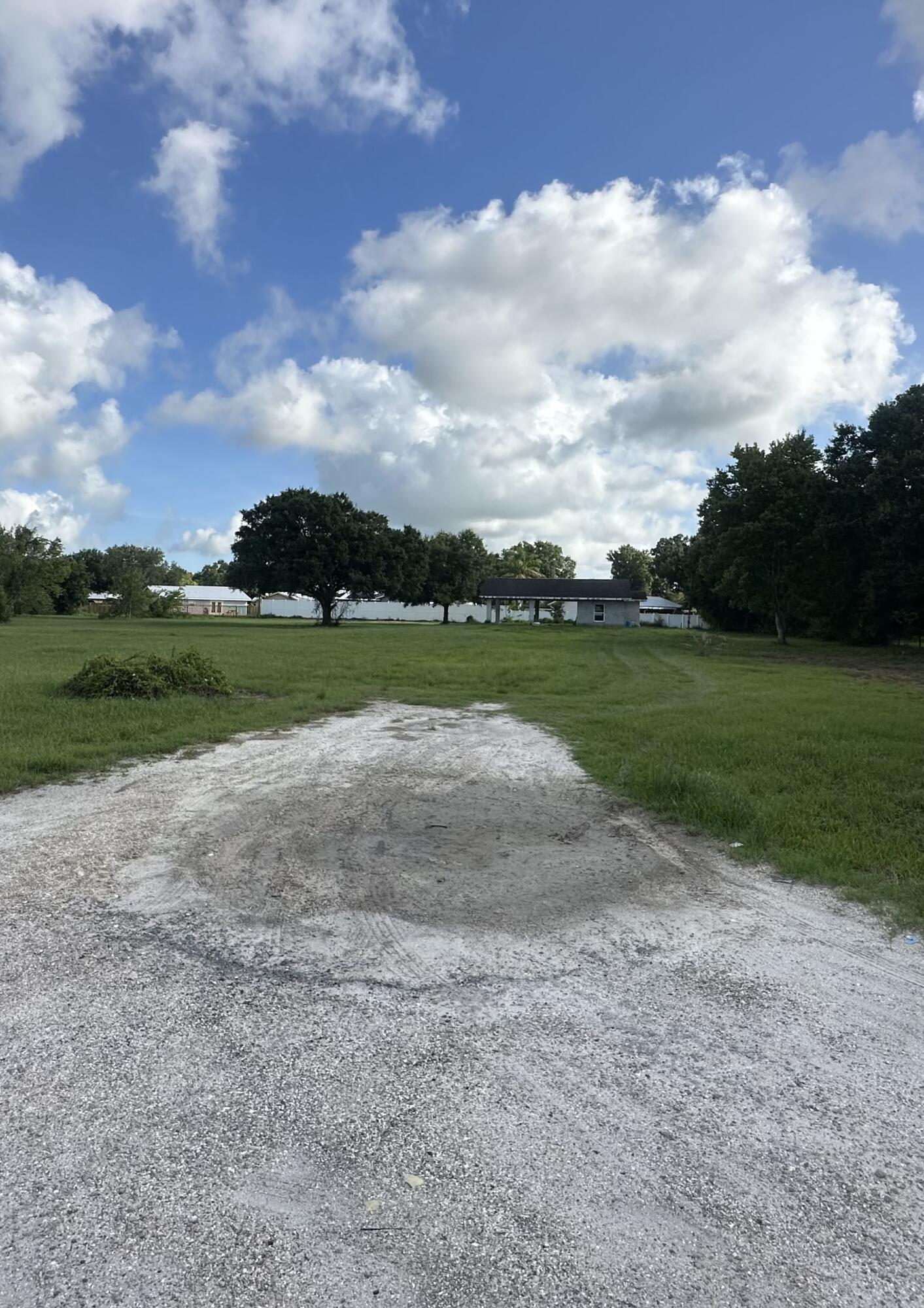 2055 Southwest 3rd Street Okeechobee, FL 34974 - Photo 5 of 11 IMG_4425