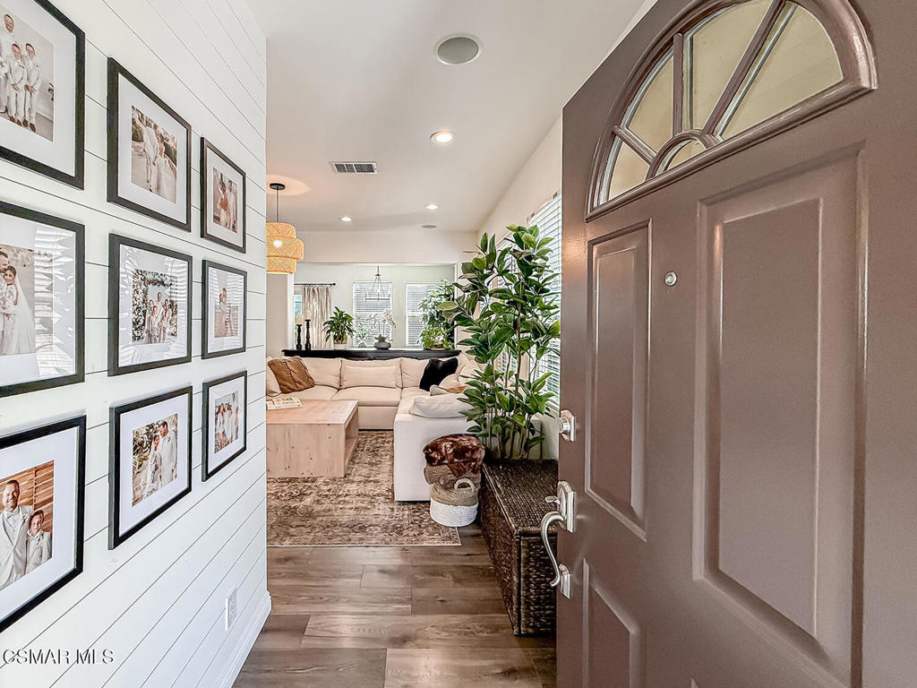 619 Hooper Avenue Simi Valley, CA 93065 - Photo 5 of 56