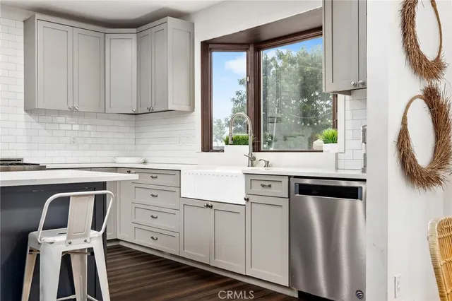 a view of a chairs and table in a backyard