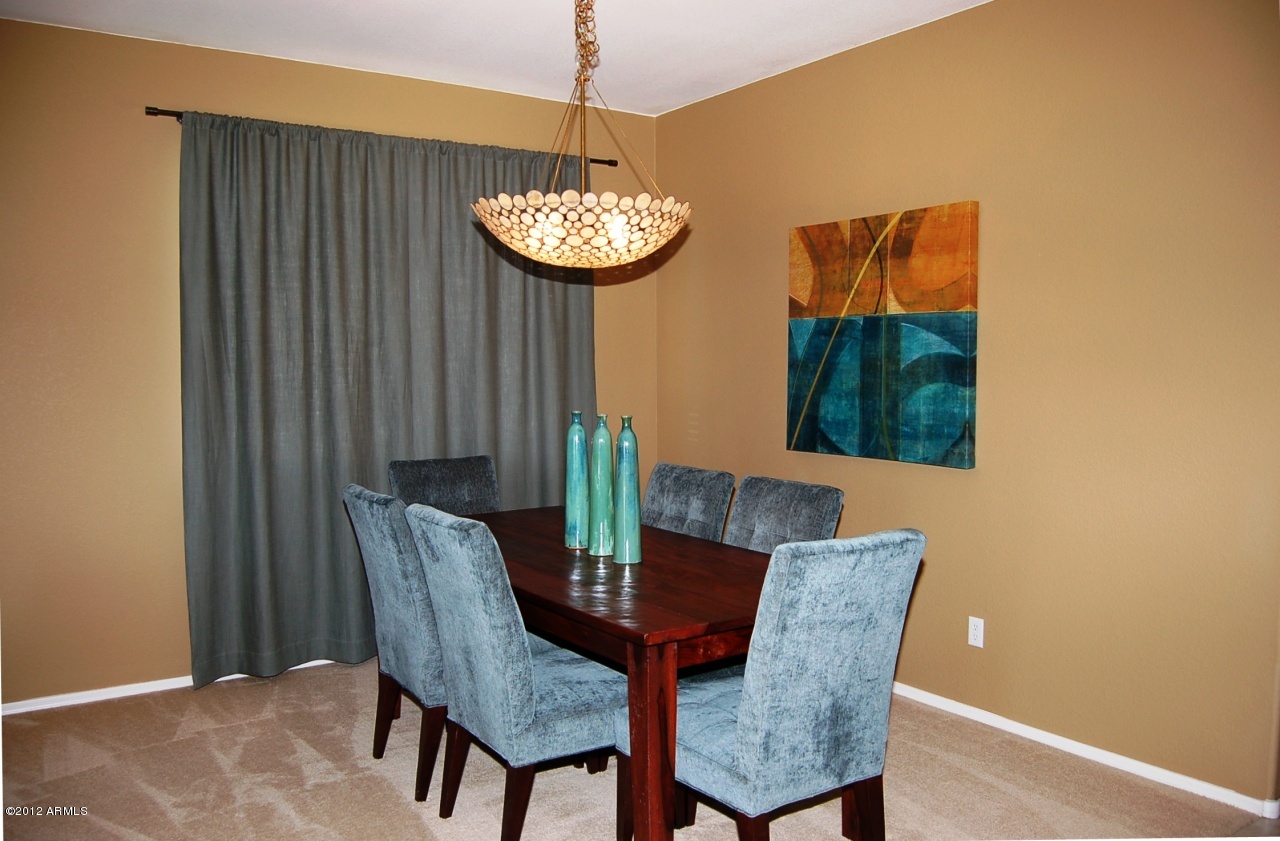 846 East Riviera Place Chandler, AZ 85249 - Photo 3 of 32 Dining