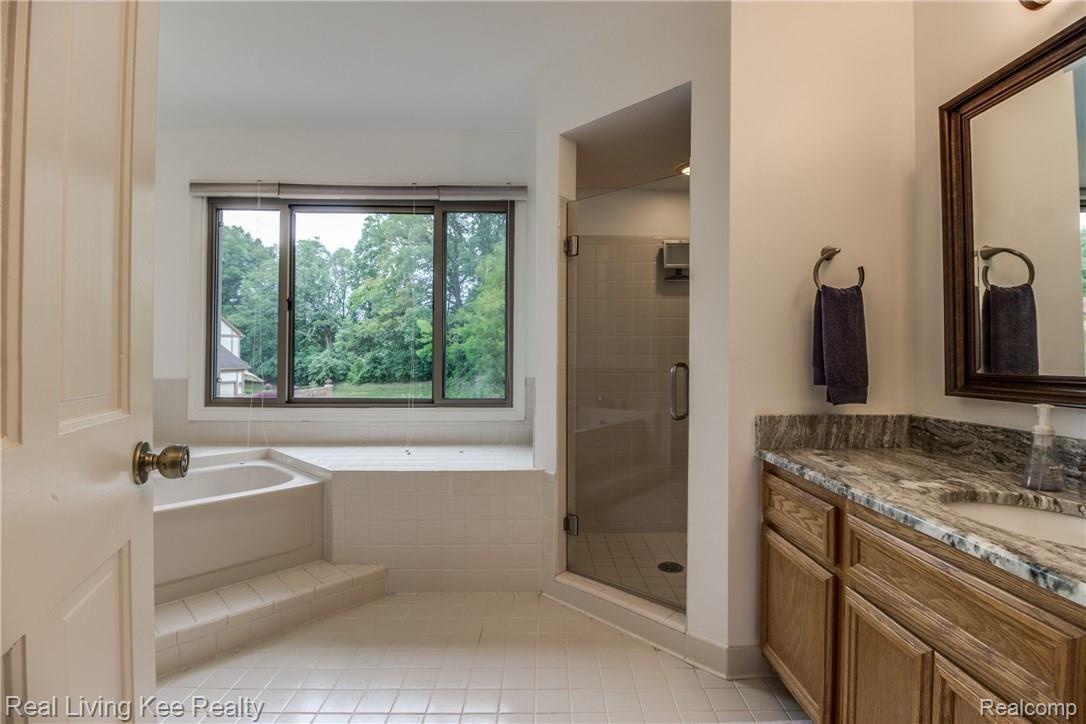 3767 Summit Ridge Drive Rochester, MI 48306 - Photo 33 of 66 25.jpg