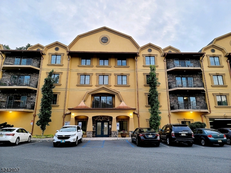 10 Lower Notch Road, Unit 8 Woodland Park, NJ 07424 - Photo 33 of 37 a view of multiple houses with a street