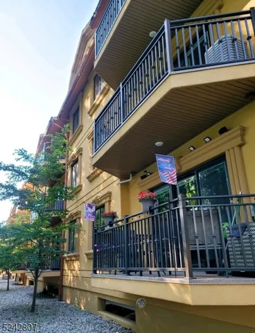 $3,100 | 10 Lower Notch Road, Unit 8, Woodland Park, NJ 07424