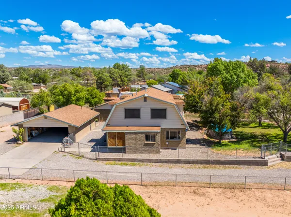 a picture of a very nice looking building