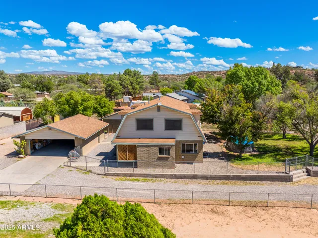 a picture of a very nice looking building