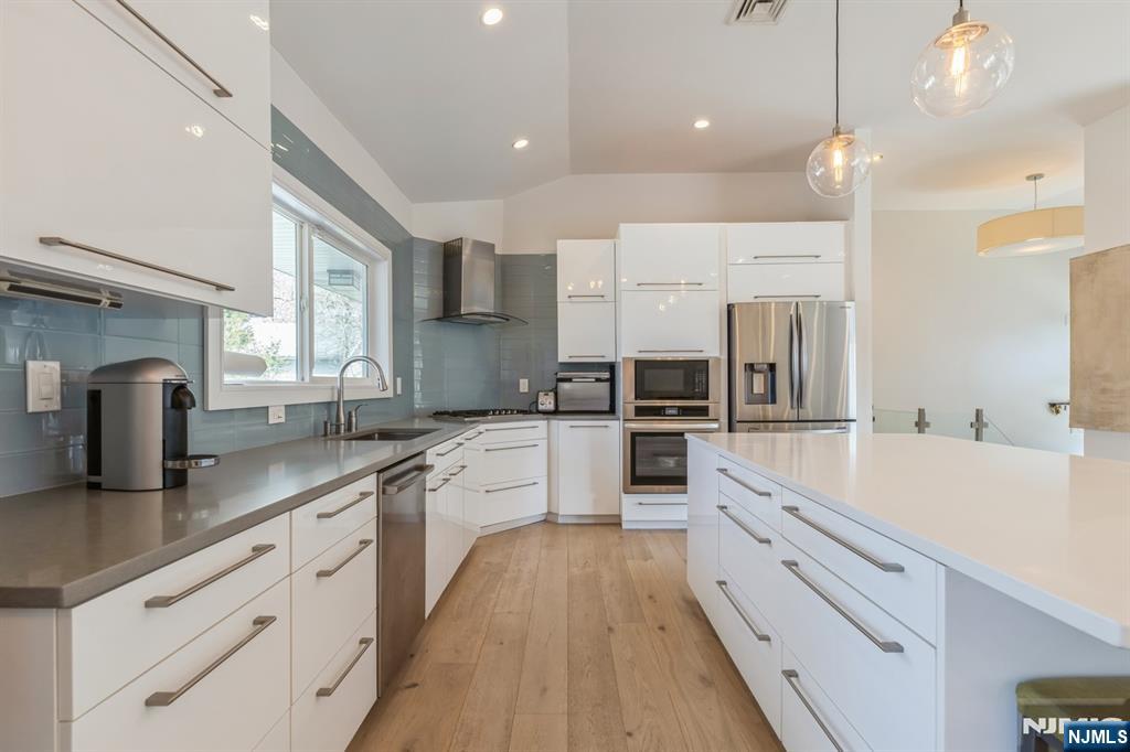 37 New Street Cresskill, NJ 07626 - Photo 11 of 41