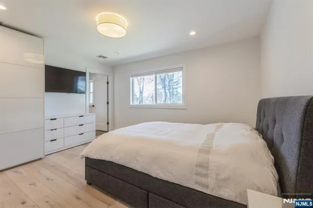 $1,599,000 | 37 New Street, Cresskill, NJ 07626