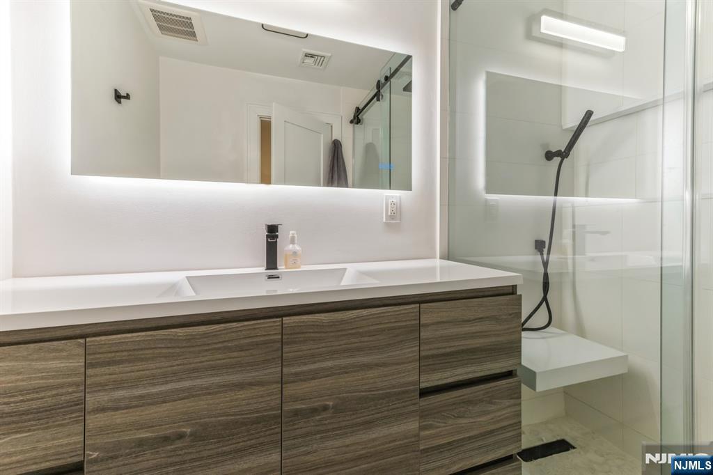 37 New Street Cresskill, NJ 07626 - Photo 24 of 41