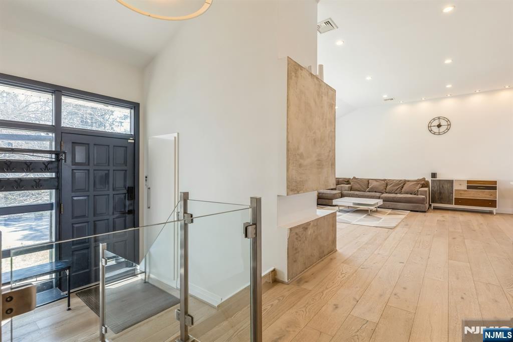 37 New Street Cresskill, NJ 07626 - Photo 4 of 41