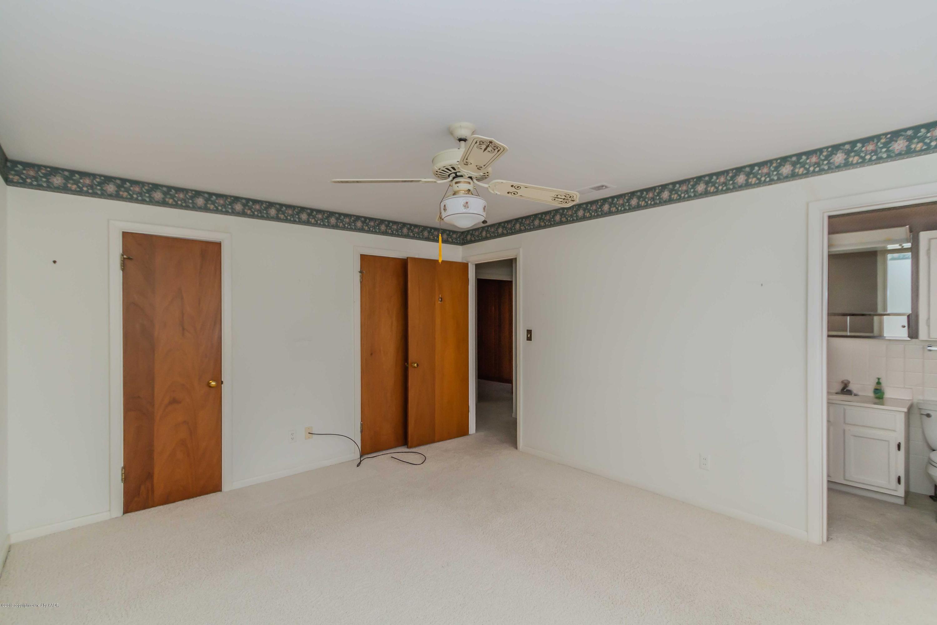 3228 South Travis Street Amarillo, TX 79109 - Photo 23 of 44 a view of empty room with cabinet and wooden floor