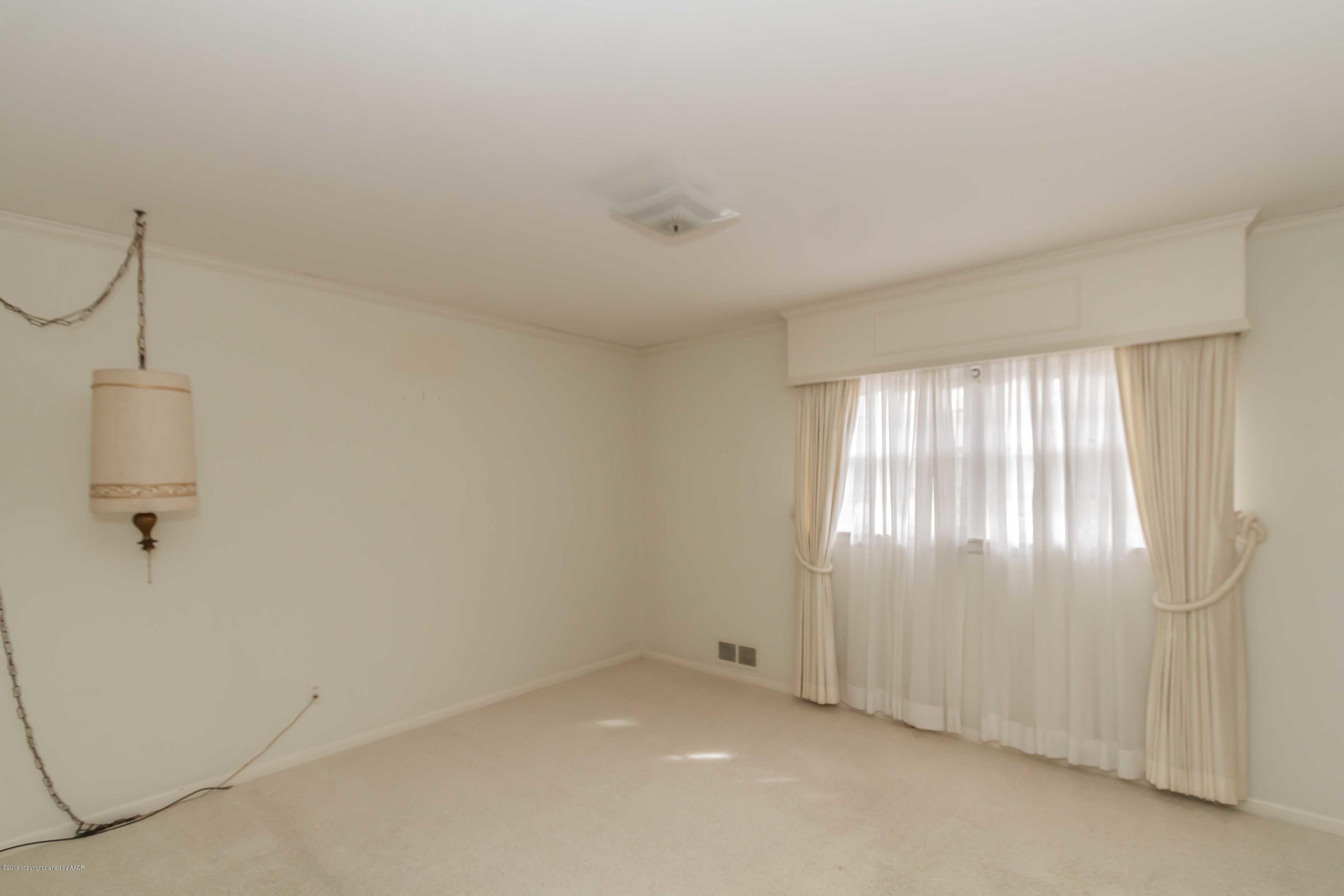 3228 South Travis Street Amarillo, TX 79109 - Photo 31 of 44 a view of an empty room with a window