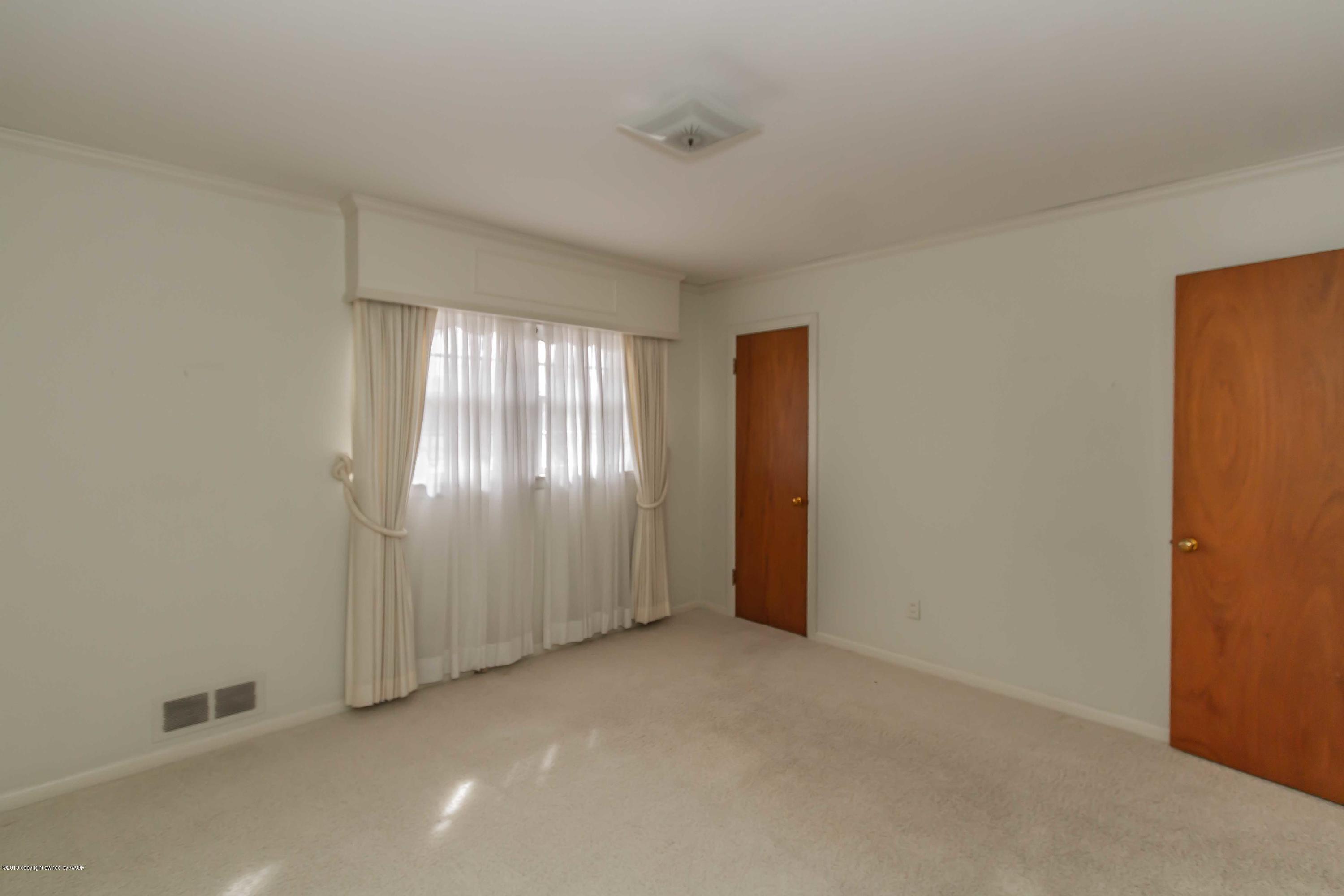 3228 South Travis Street Amarillo, TX 79109 - Photo 32 of 44 a view of an empty room with windows and closet