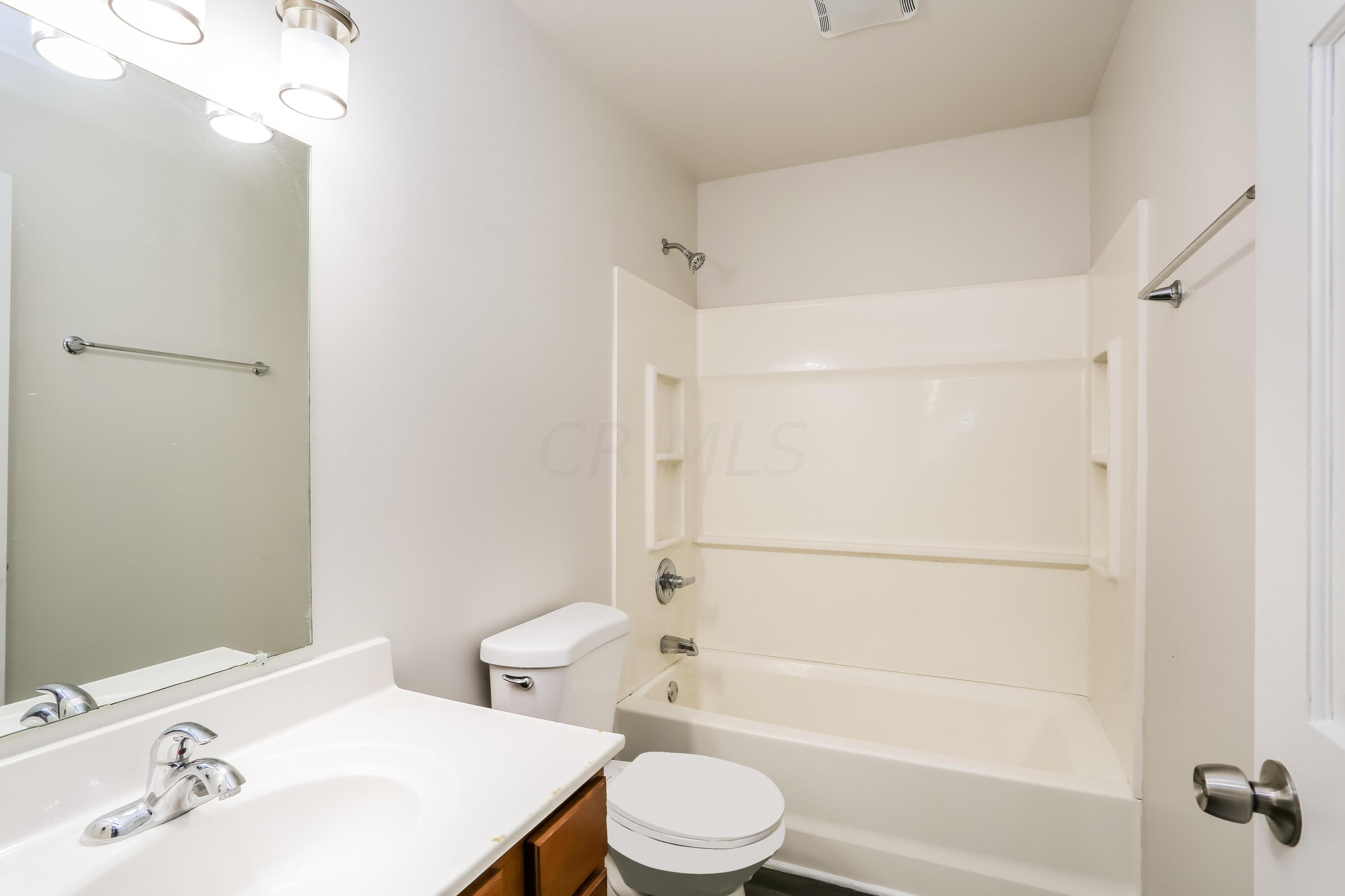 312 Genoa Road Commercial Point, OH 43116 - Photo 13 of 16 028-photo-bathroom-13198904