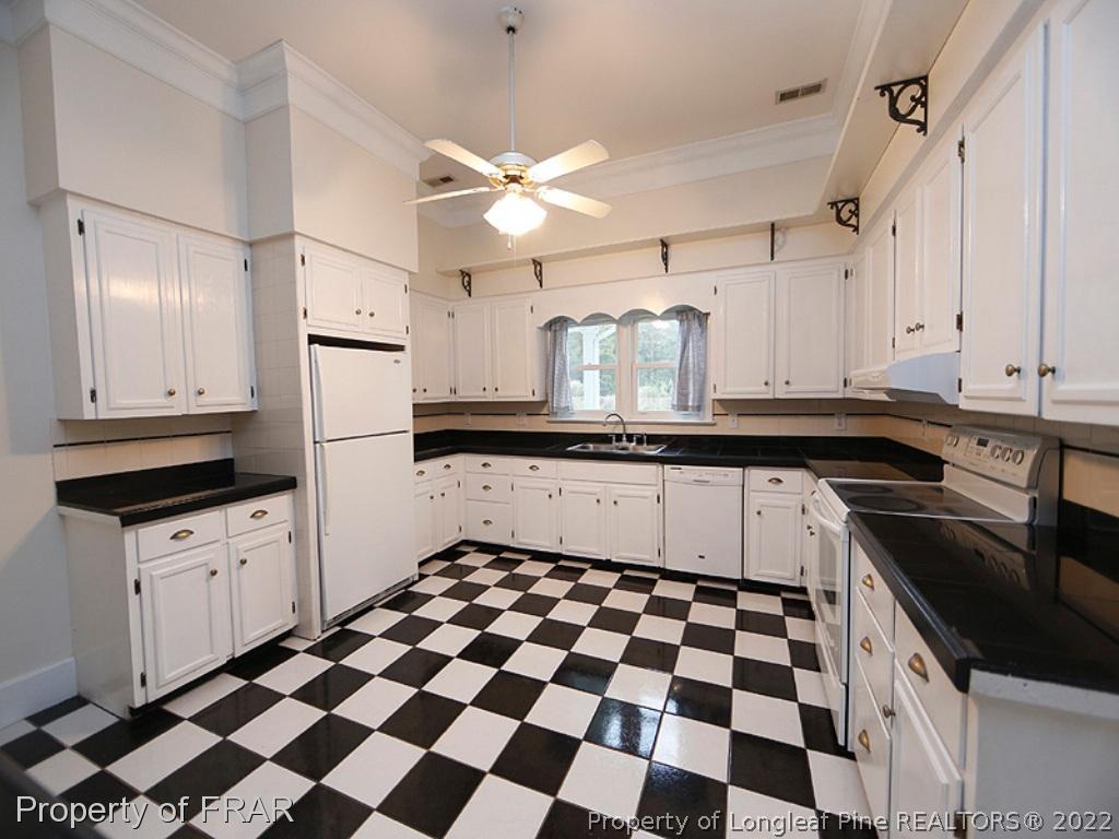 372 Stewart Road Dunn, NC 28334 - Photo 5 of 15 Gallery Image 5