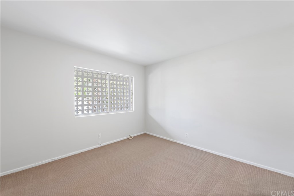 2809 Chillon Way Laguna Beach, CA 92651 - Photo 21 of 32 an empty room with a window
