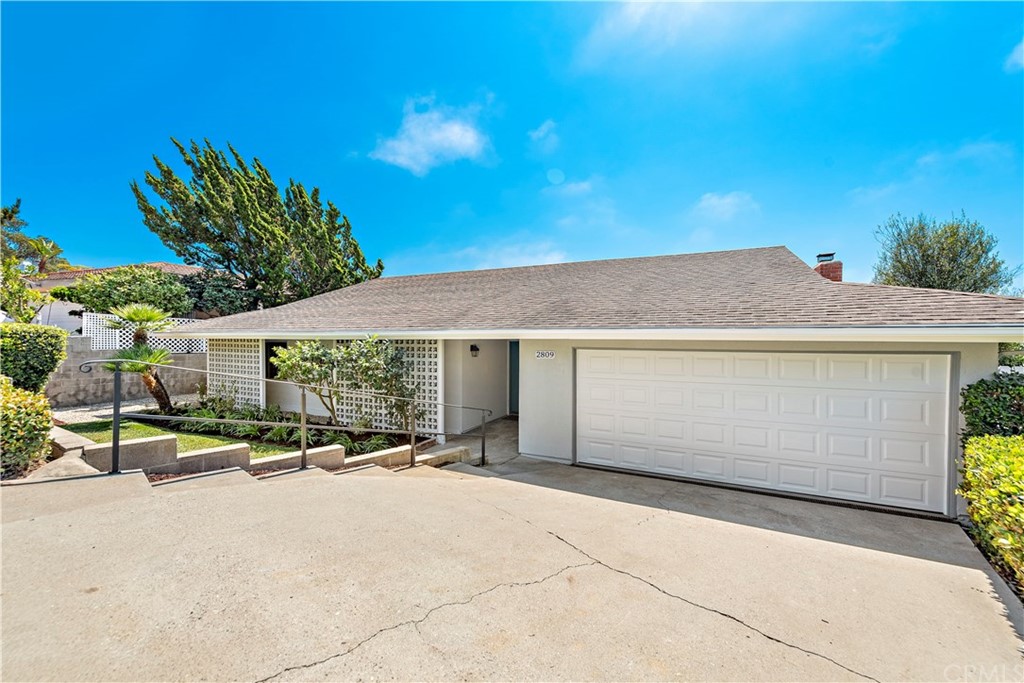 2809 Chillon Way Laguna Beach, CA 92651 - Photo 5 of 32 a view of backyard with a garden and entertaining space