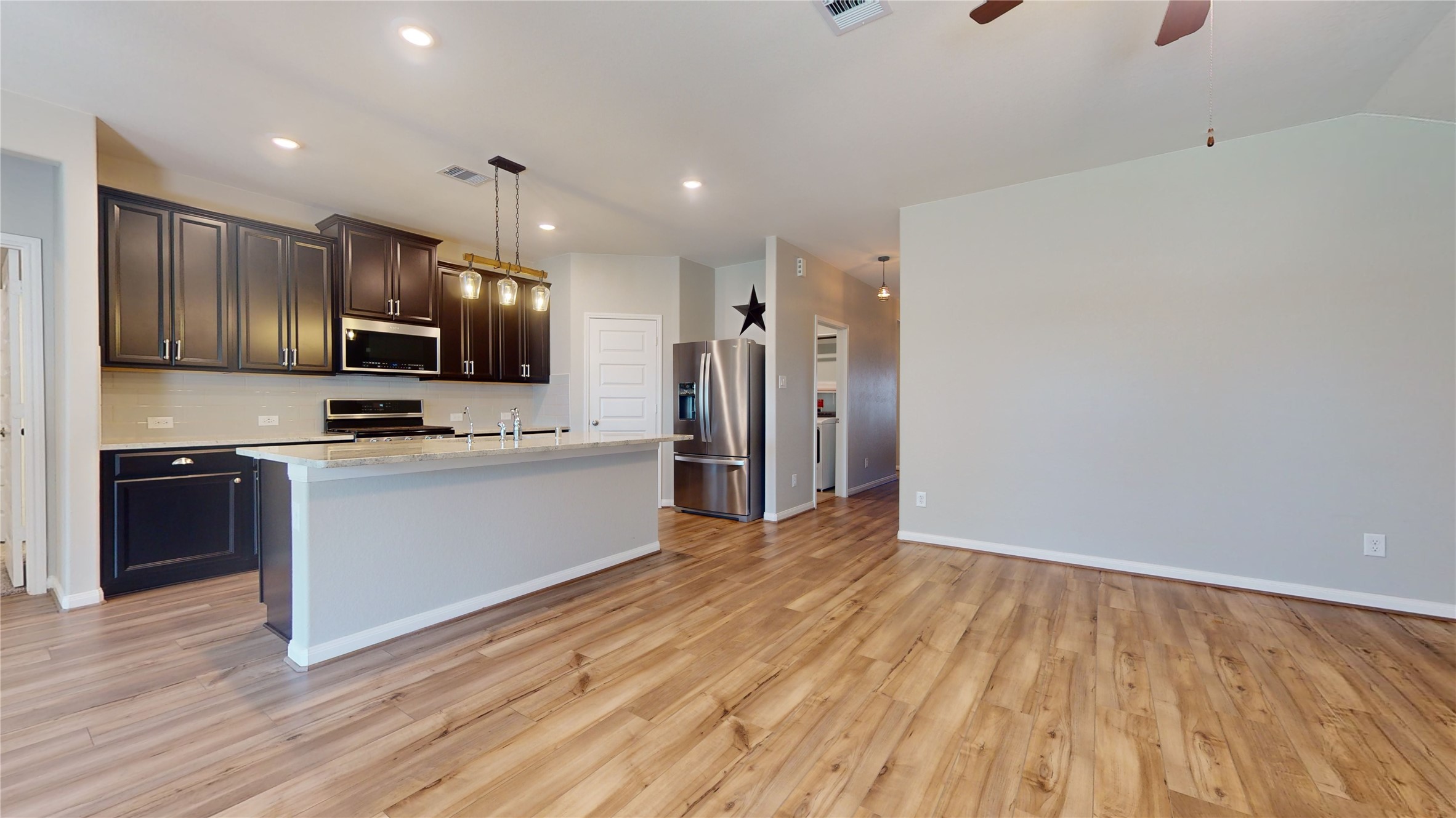 1014 Barstow Drive Rosharon, TX 77583 - Photo 5 of 33