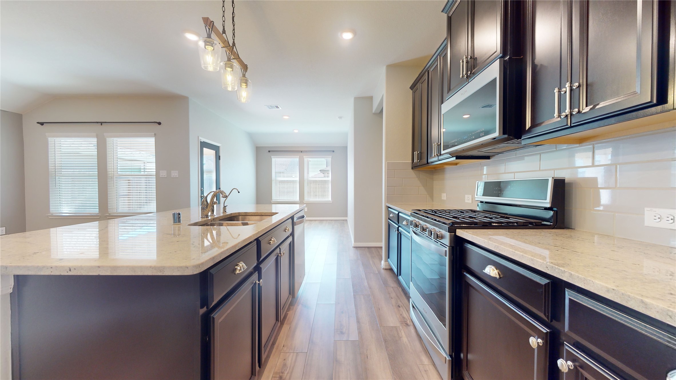 1014 Barstow Drive Rosharon, TX 77583 - Photo 8 of 33