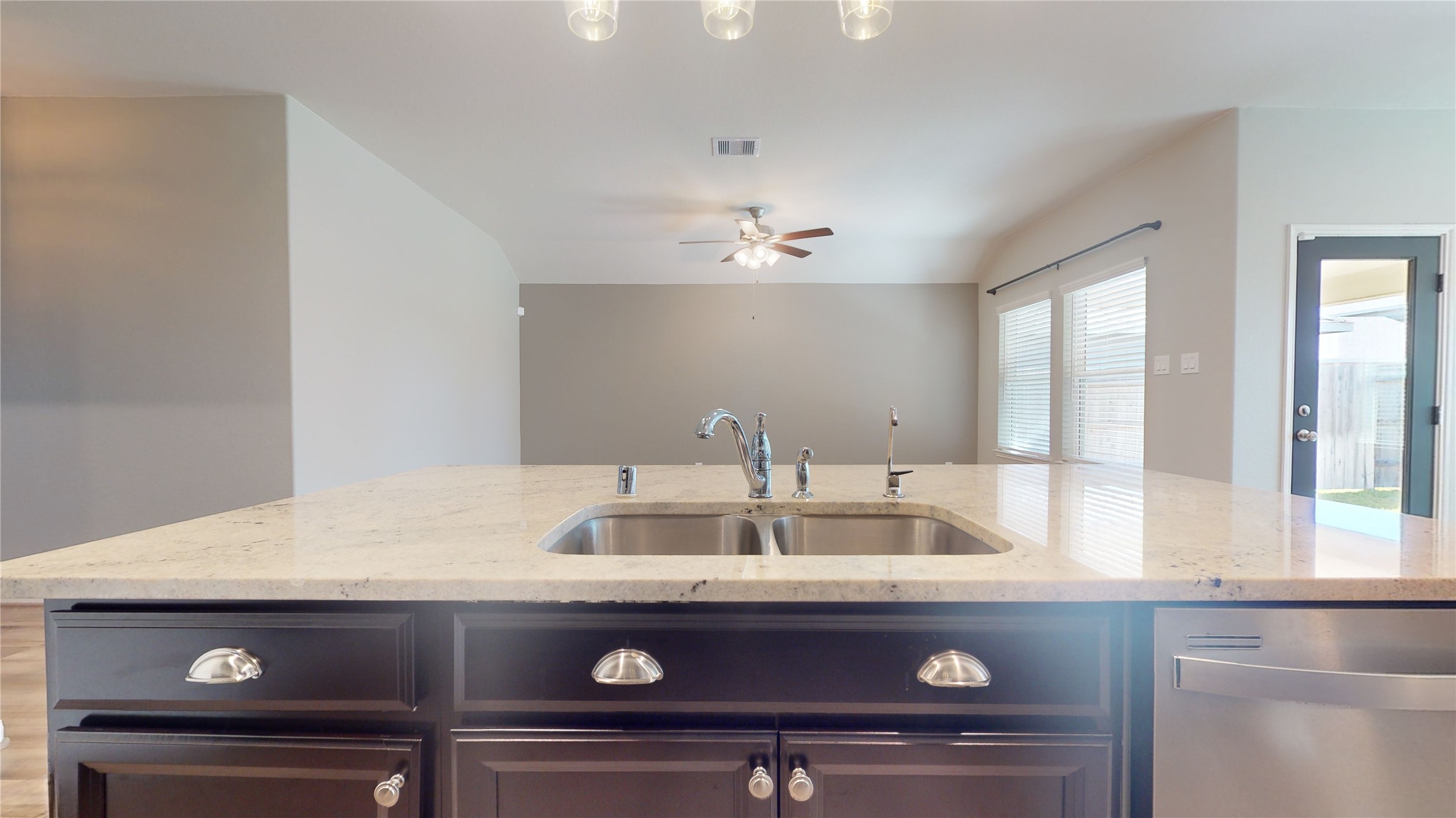 1014 Barstow Drive Rosharon, TX 77583 - Photo 10 of 33