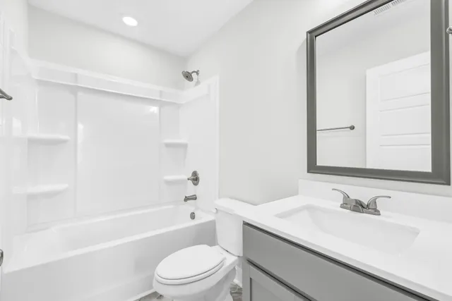 a view of front of a house with a yard