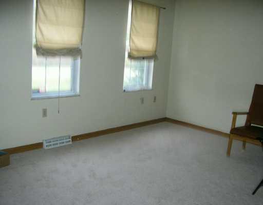 539 Bonniebrook Road Butler, PA 16002 - Photo 3 of 5 Living Room.