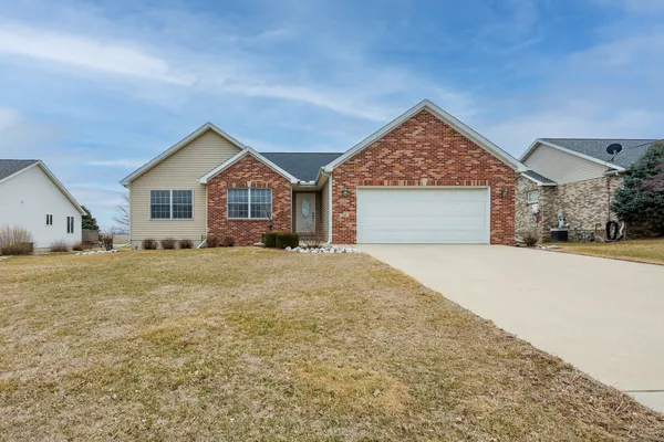 $350,000 | 117 White Tail Lane, Hudson, IL 61748