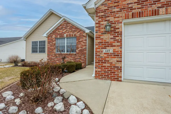 $350,000 | 117 White Tail Lane, Hudson, IL 61748