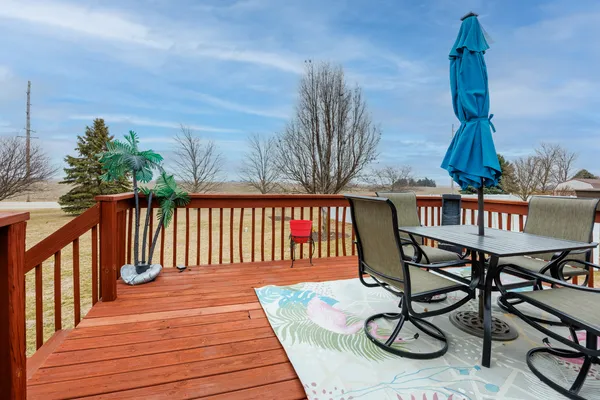 $350,000 | 117 White Tail Lane, Hudson, IL 61748