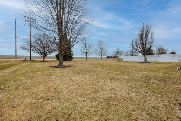 $350,000 | 117 White Tail Lane, Hudson, IL 61748