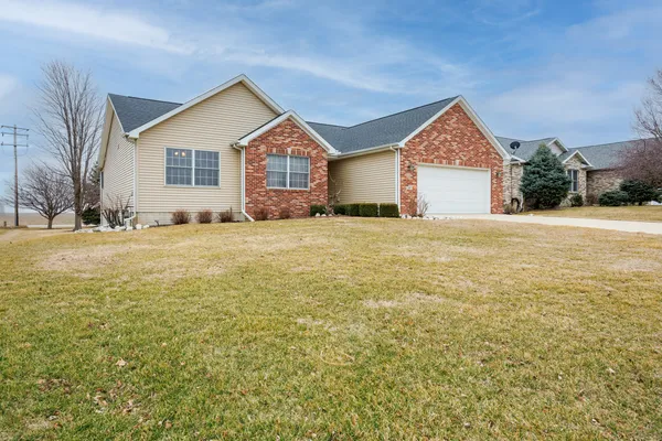 $350,000 | 117 White Tail Lane, Hudson, IL 61748