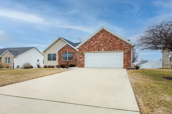 $350,000 | 117 White Tail Lane, Hudson, IL 61748