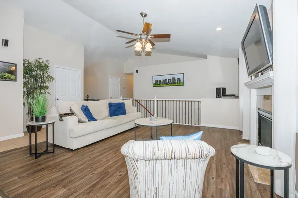 $350,000 | 117 White Tail Lane, Hudson, IL 61748