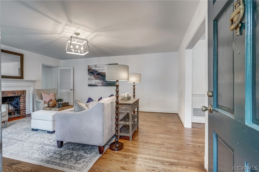 1606 Princeton Road Richmond, VA 23227 - Photo 4 of 37 a living room with furniture and kitchen view
