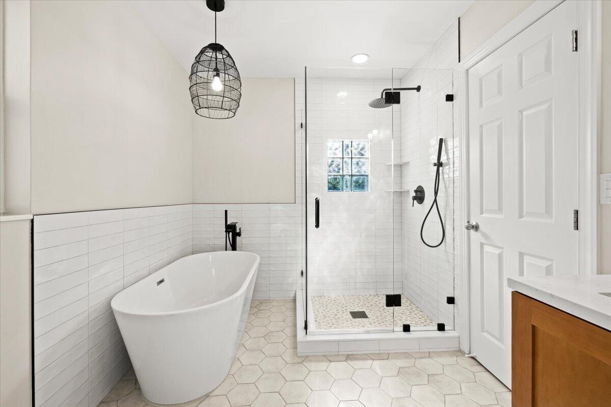 944 Southwest 1st Street Boca Raton, FL 33486 - Photo 33 of 48 Tub & Walk-In Showe