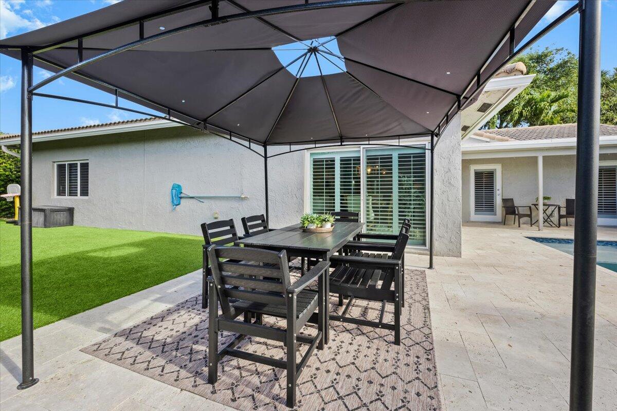 944 Southwest 1st Street Boca Raton, FL 33486 - Photo 38 of 48 Outdoor Dining Area