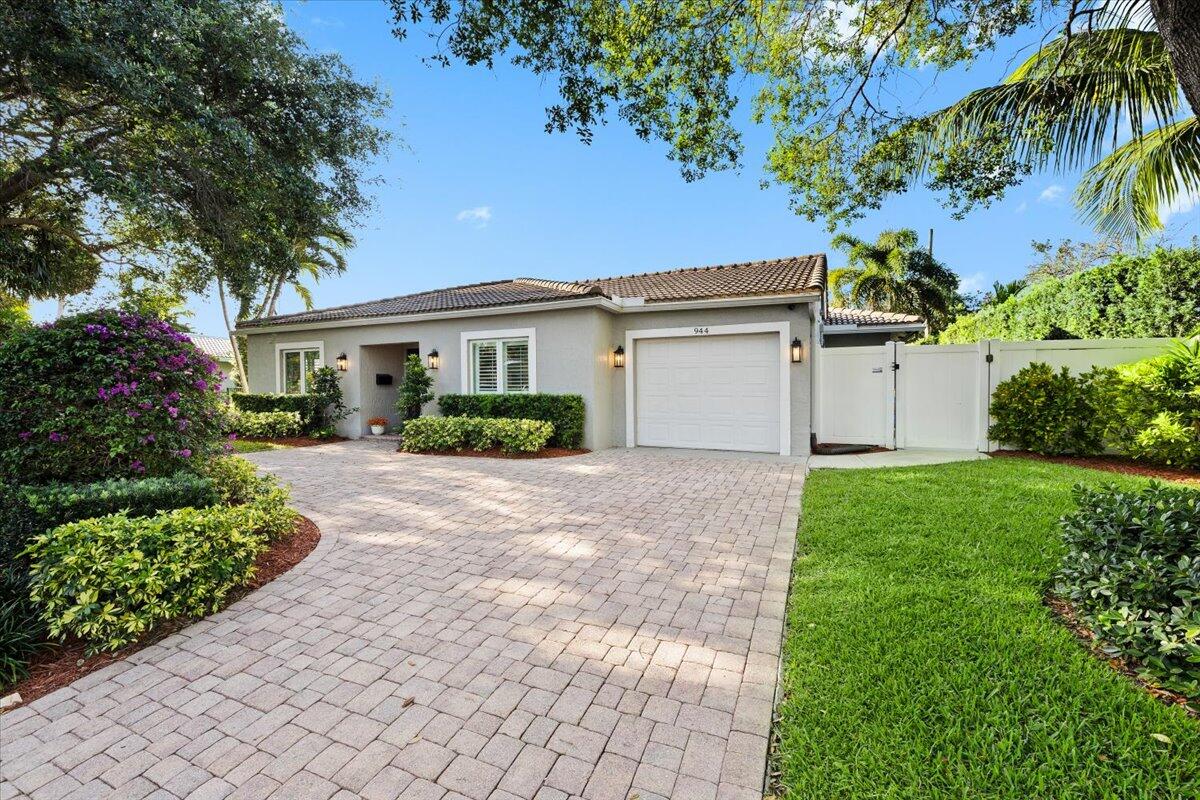 944 Southwest 1st Street Boca Raton, FL 33486 - Photo 5 of 48 Paver Driveway & Garage