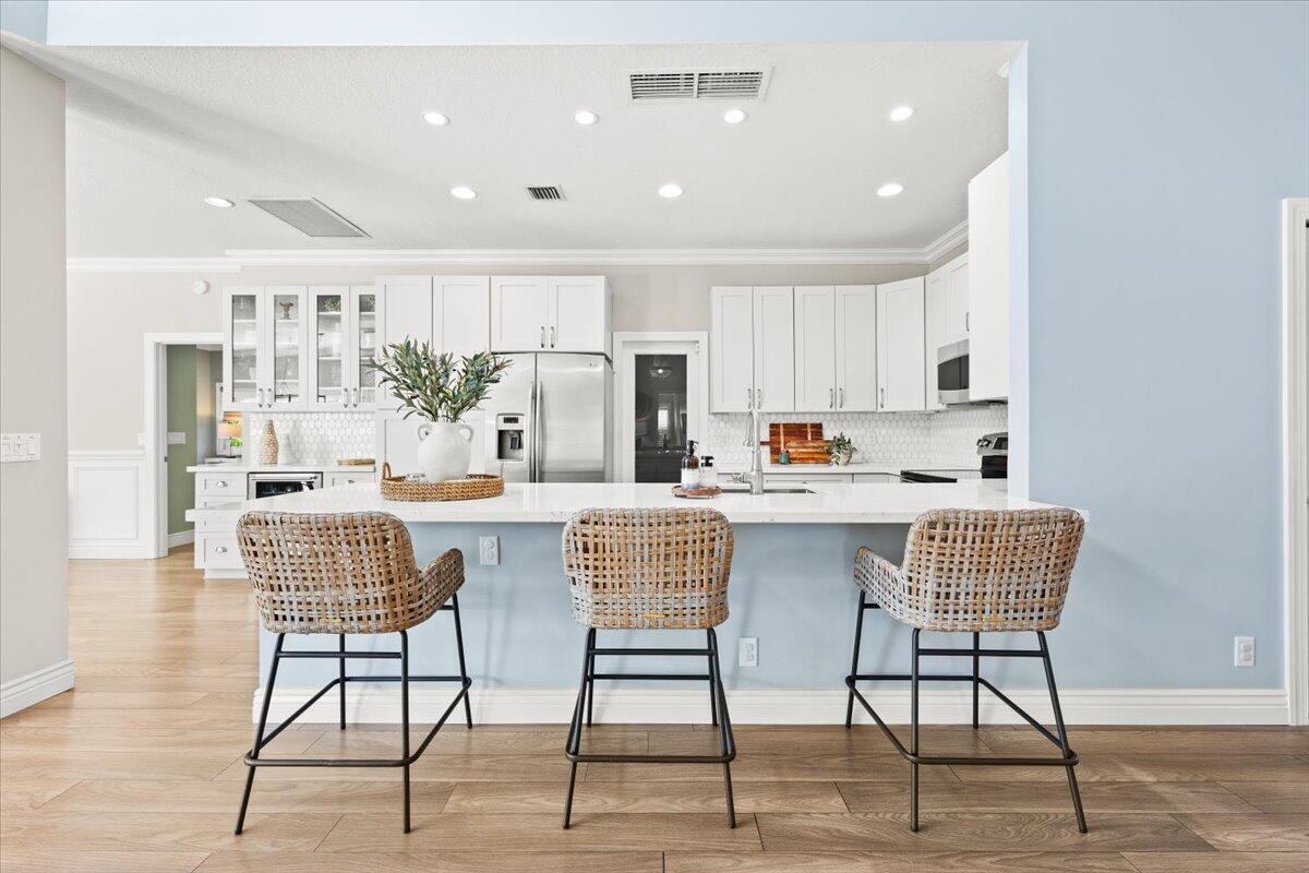 944 Southwest 1st Street Boca Raton, FL 33486 - Photo 10 of 48 Kitchen Bar Seating