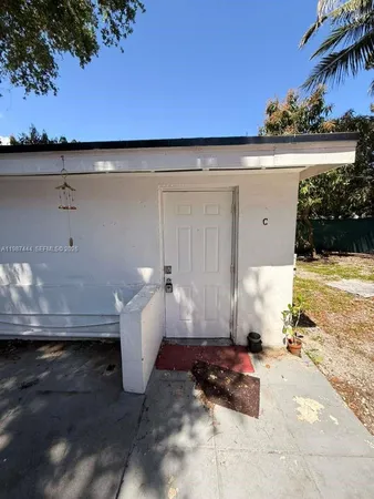 $1,000 | 2265 Northwest 100th Street, Unit C, Miami, FL 33147