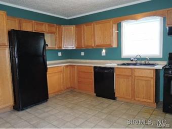 703 Clinton Street Gillespie, IL 62033 - Photo 5 of 15 Gallery Image 5