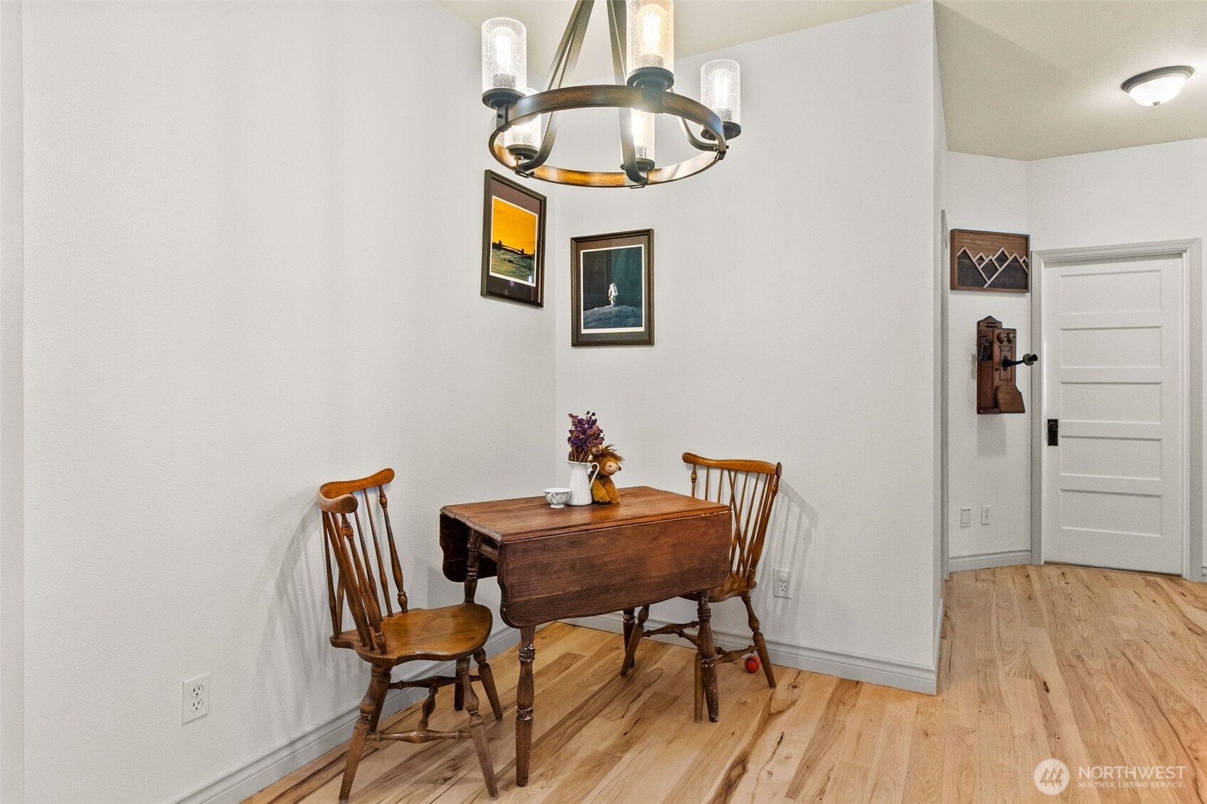 1130 East Sunset Hill Road Shelton, WA 98584 - Photo 19 of 40 a dining room with a table and chairs