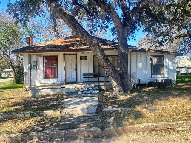 a view of a house with a tree