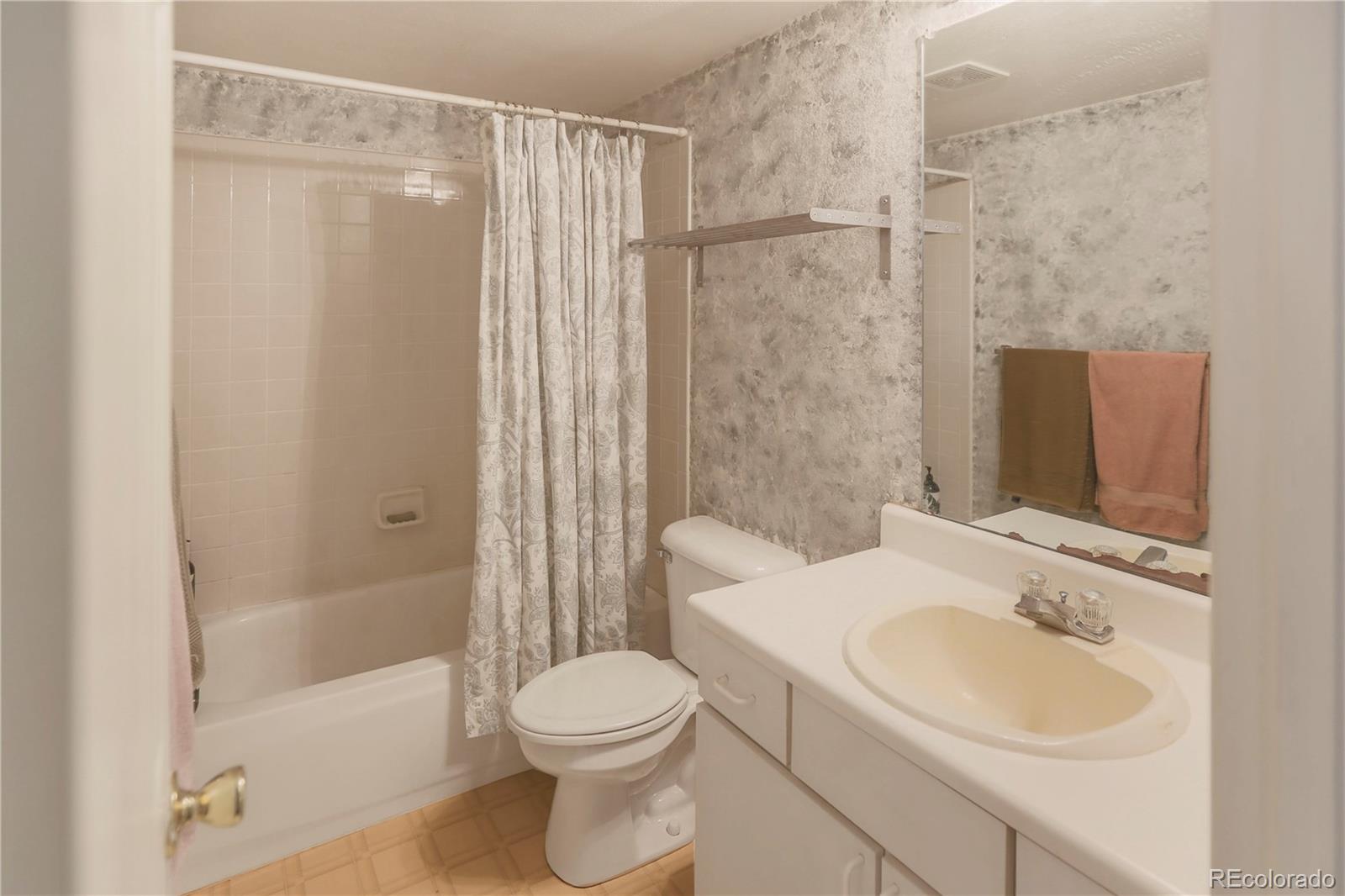 10041 Raritan Way Thornton, CO 80260 - Photo 7 of 13 Gallery Image 7