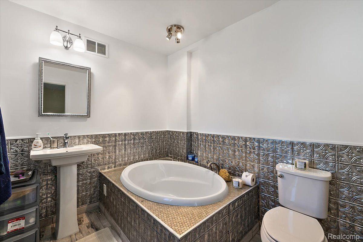 38885 Radde Street Clinton Township, MI 48036 - Photo 16 of 51 Gallery Image 16