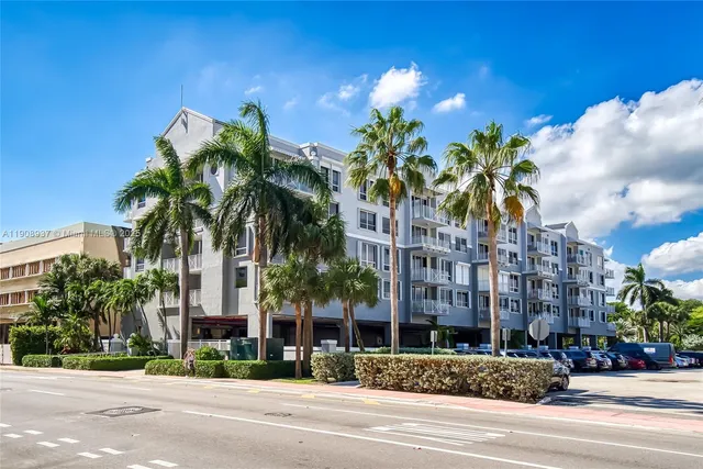 $3,100 | 2642 Collins Avenue, Unit 307, Miami Beach, FL 33140