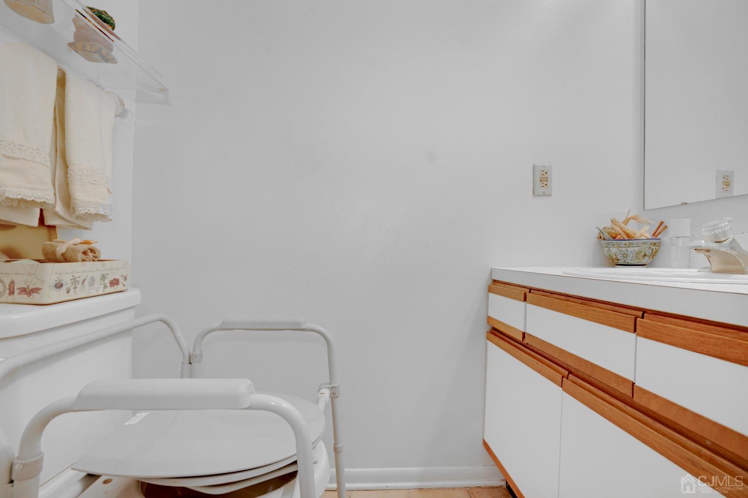 58 Gate House Lane Edison, NJ 08820 - Photo 16 of 37 a bathroom with a sink toilet and a mirror
